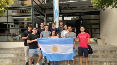 Estudiantes de la UNLP buscan sponsors para competir en la CanSat Competition 2026 de la NASA