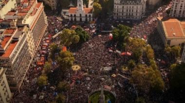 Masiva marcha por el Día de la Memoria: una foto aérea mostró Plaza de Mayo colmada