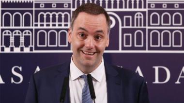 Manuel Adorni vende un departamento en La Plata en medio de cuestionamientos por su patrimonio