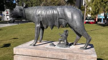 Loba Capitolina desapareció de Plaza Italia: descartan robo y confirman reparación