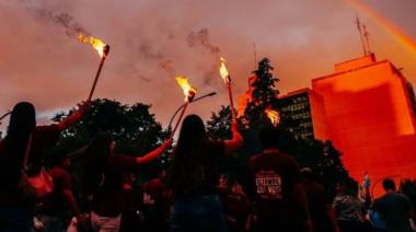 Paro en la UNLP y marcha de antorchas en La Plata por el financiamiento universitario