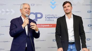 Con Julio Alak y Lucas Ghi, comenzó en La Plata un ciclo de conferencias sobre gobiernos y territorios