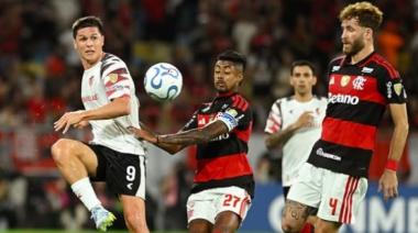 Estudiantes volvió de Brasil con bajas clave y obligado a ganar ante Independiente Medellín