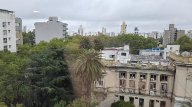 Afloja el frío en La Plata: cómo estará el clima y alerta por niebla en los próximos días