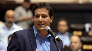 Maximiliano Abad pidió la salida de Adorni y advirtió que el escándalo “paraliza” al Congreso