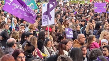 Multitudinaria marcha de Ni Una Menos en La Plata: “Nos queremos vivas, libres y desendeudadas”