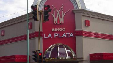 Escándalo frente al Bingo de La Plata: un cuidacoches fue detenido tras atacar un vehículo