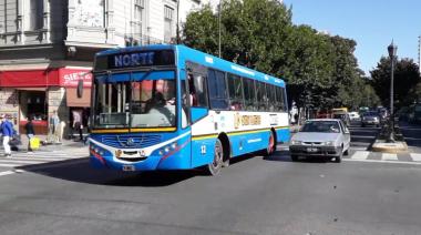 Los micros circulan con frecuencias reducidas en La Plata