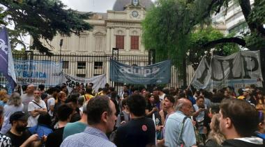 Nuevo paro en la UNLP: docentes y nodocentes vuelven a las aulas con una huelga este miércoles