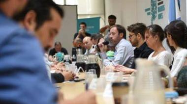 Crece la tensión en Provincia: estatales y docentes siguen sin aumento y peligra octubre