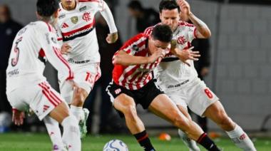 Estudiantes fue superior a Flamengo, pero el empate dejó la clasificación abierta para la revancha en Brasil