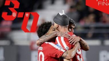 Estudiantes goleó 3-0 a Gimnasia de Mendoza y volvió a meterse en la pelea