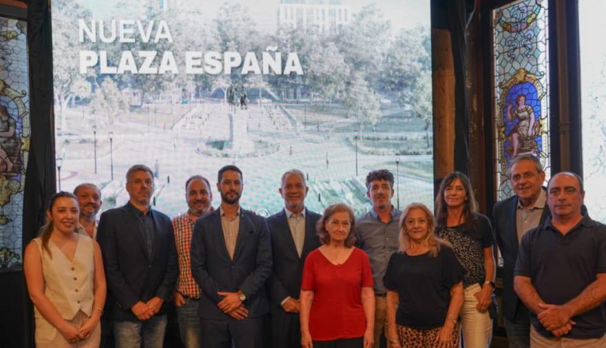 Avanza la puesta en valor de Plaza España: Alak abrió los sobres de la licitación y anunció mejoras clave