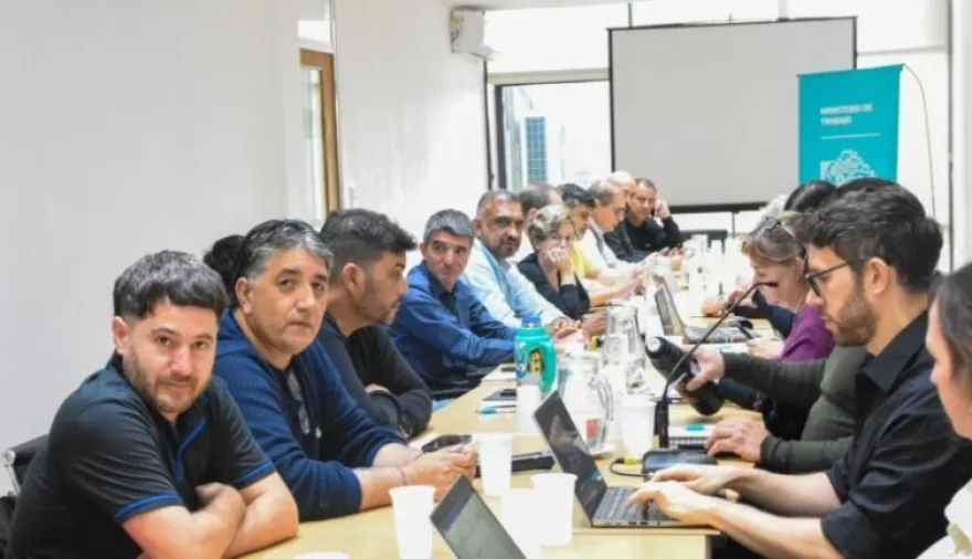 La Provincia retoma las paritarias con docentes y estatales tras el rechazo del aumento salarial