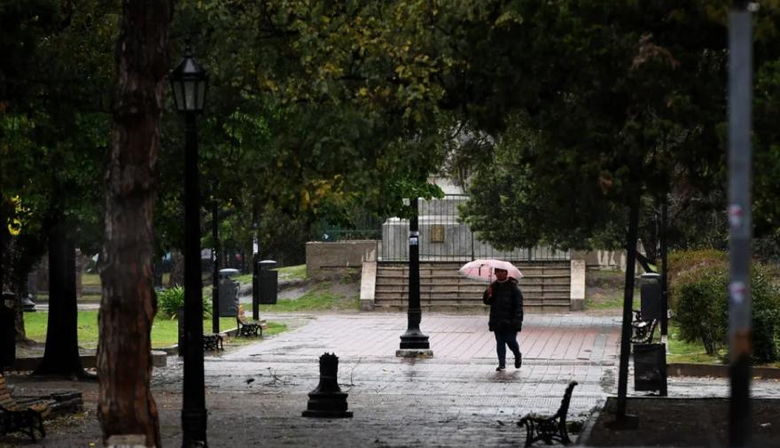 Jueves lluvioso en La Plata: pronostican chaparrones y una jornada inestable