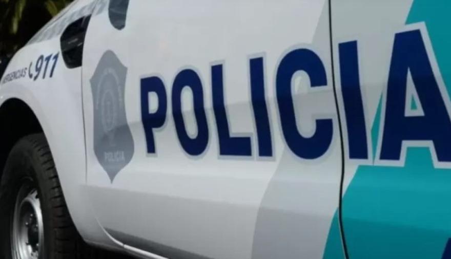 Conmoción en La Plata: investigan la muerte de una mujer en un edificio de La Loma