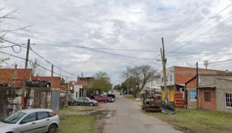 Sospechan de “polichorros” tras un allanamiento en Tolosa: denuncian robo de dinero