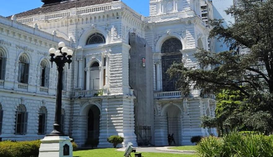 Rendición de cuentas en La Plata: avanza al recinto y anticipa un debate con fuerte tensión política