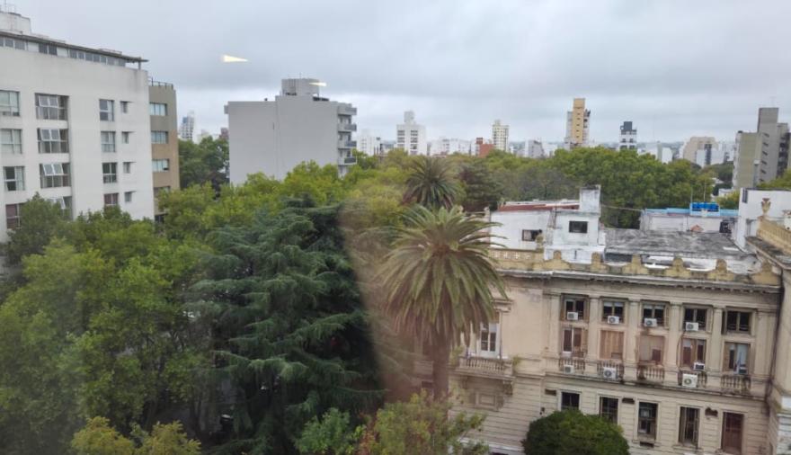 Lunes con lluvias en el AMBA: pronostican chaparrones aislados y mejoras recién el martes por la noche