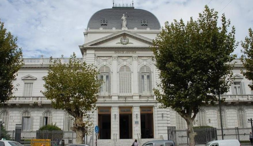 Ordenan que Nación, Provincia y una obra social paguen un millonario tratamiento para un niño platense