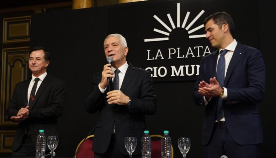Julio Alak lanzó la Secretaría de Relaciones Internacionales de La Plata con Daniel Lipovetzky y Marcos Urtubey