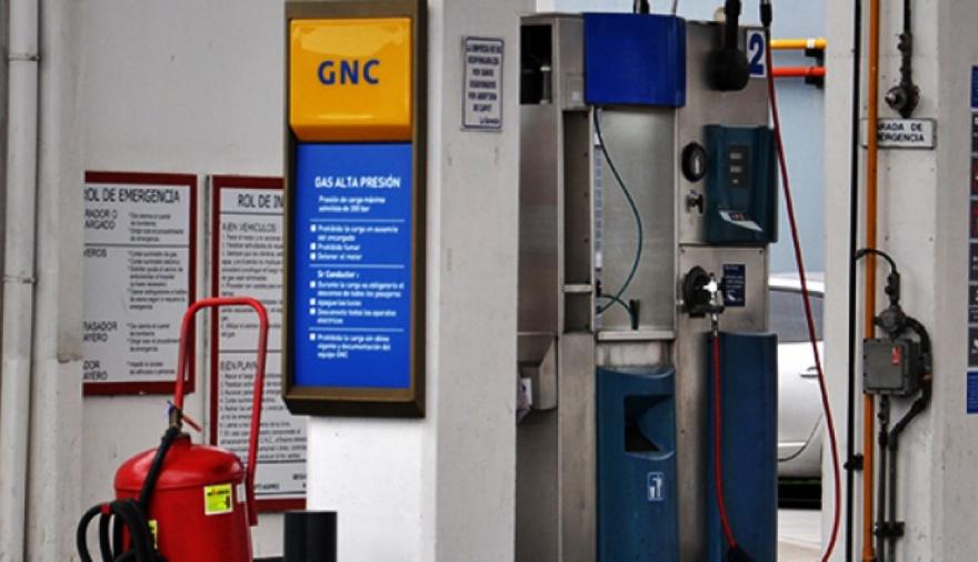 Restricciones de GNC en La Plata: taxistas y remiseros denuncian largas filas y pérdidas económicas