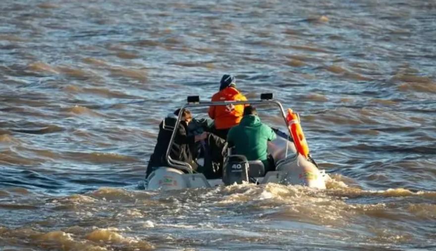 Hallaron el cuerpo de Carlos Kovach, uno de los pescadores desaparecidos en el Río de la Plata
