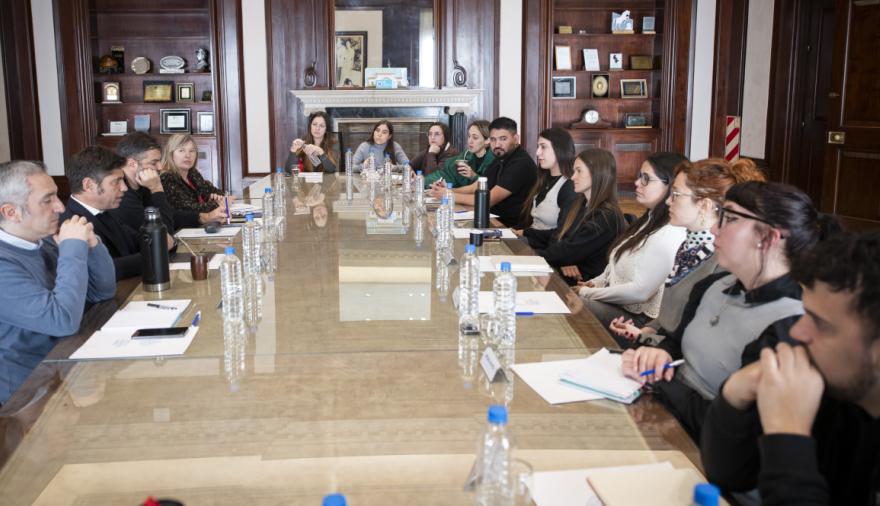 Kicillof llamó a escuchar a los jóvenes para construir una alternativa frente a Milei