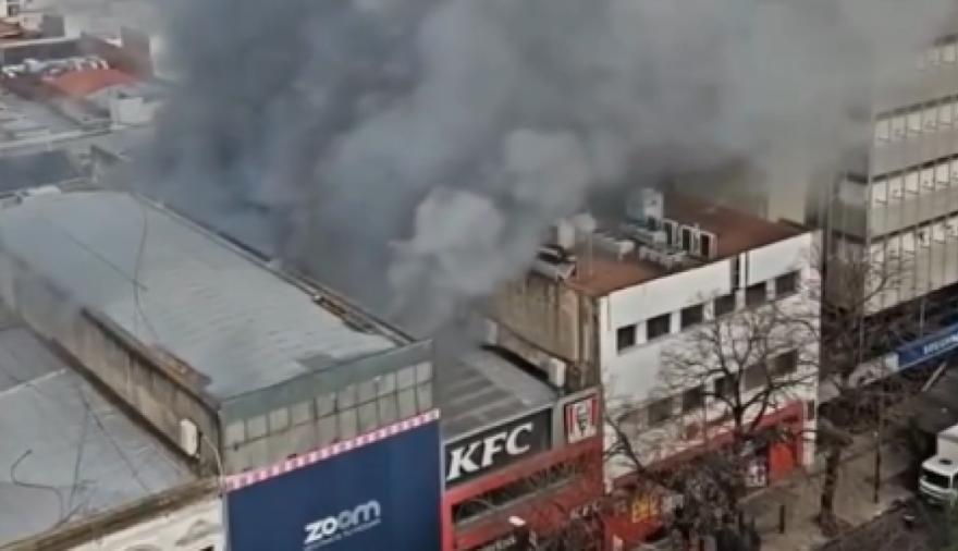 Revelan qué provocó el incendio en el local de KFC del centro de La Plata