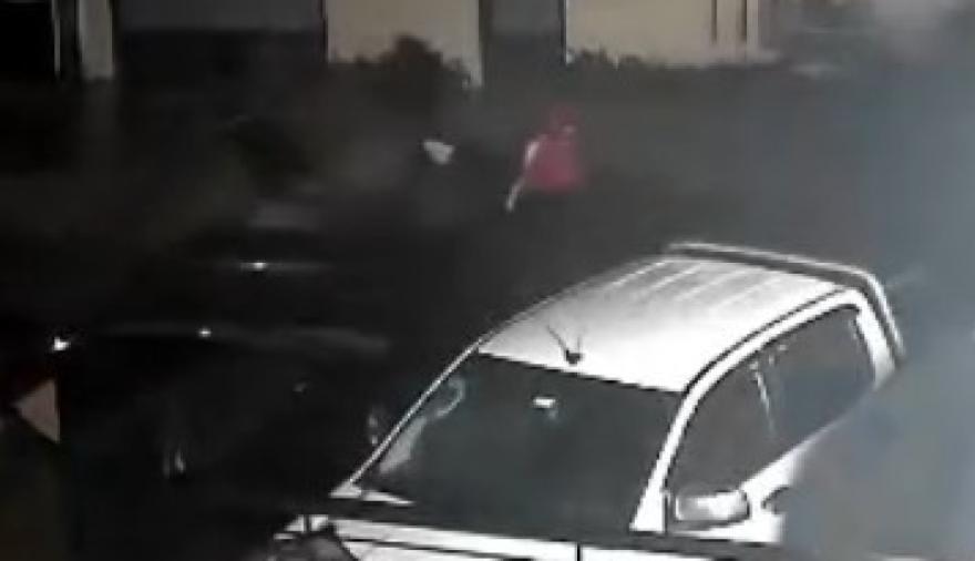 City Bell: detuvieron a dos jóvenes acusados de robar pertenencias de una camioneta tras ingresar a una vivienda