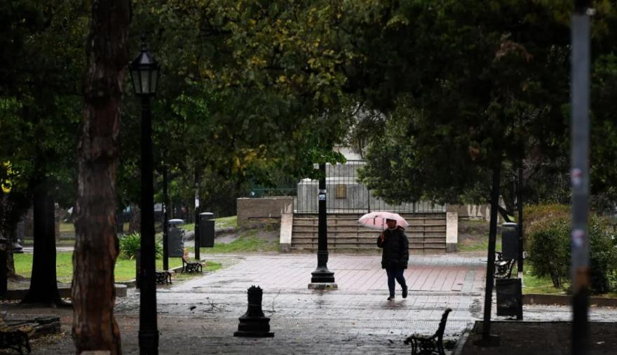Anuncian lluvias para este lunes y anticipan una máxima de 18°C