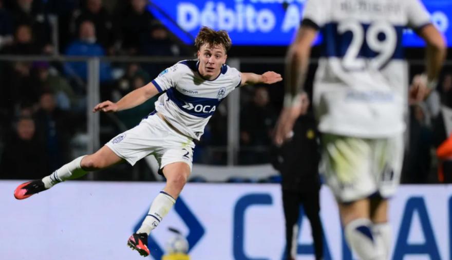 Gimnasia cambia tras la goleada en el clásico: Harlen Castillo debutaría y vuelve el doble nueve