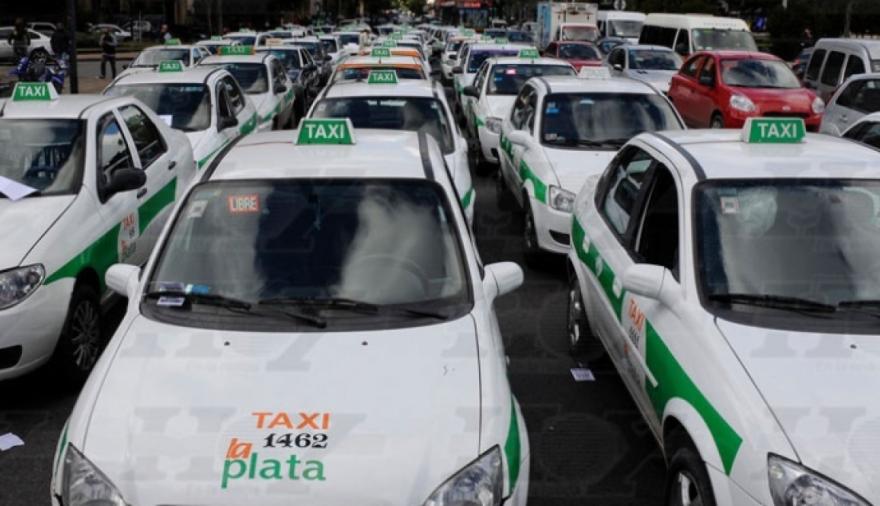 Taxis: piden extender a 18 años la antigüedad de los autos en La Plata