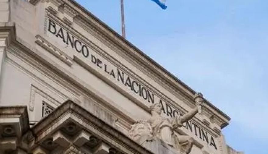 Comerciantes de La Plata piden que los bancos mantengan el horario de 10 a 15 durante el verano