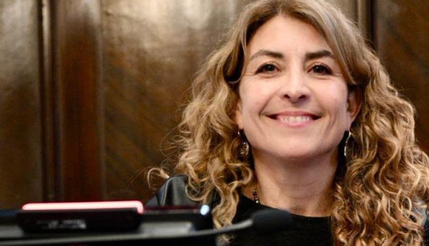 Buscan que los mayores de 60 años puedan hacer trámites sin depender de aplicaciones ni turnos online