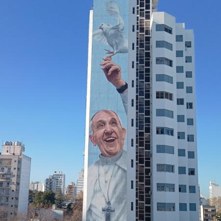 Alak y el arzobispo Carrara inauguran el mural más grande del mundo en homenaje al Papa Francisco