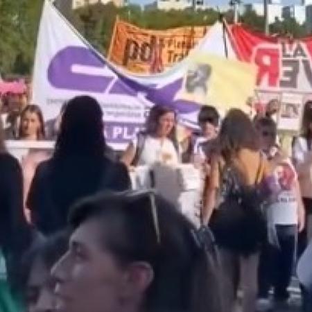 Multitudinaria marcha por el Día de la Mujer en La Plata con críticas al Gobierno nacional