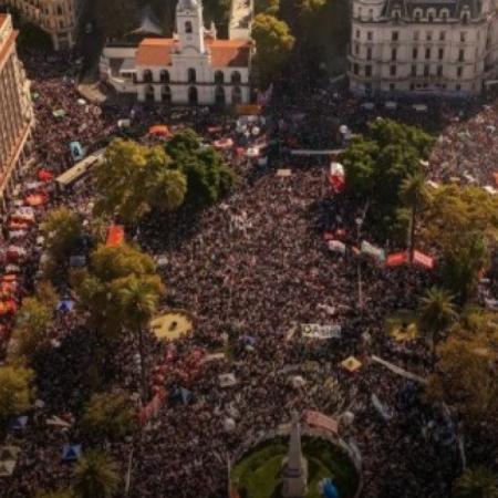 Masiva marcha por el Día de la Memoria: una foto aérea mostró Plaza de Mayo colmada