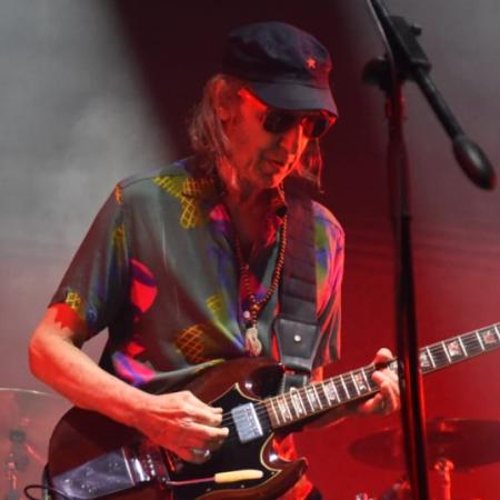 Skay Beilinson brilló en el Malvinas Argentinas con un show cargado de mística ricotera