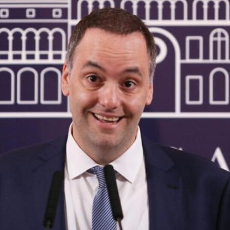 Manuel Adorni vende un departamento en La Plata en medio de cuestionamientos por su patrimonio