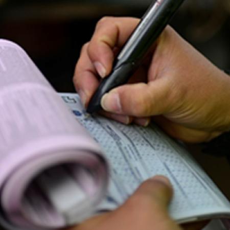 Analizan proyecto para que vecinos filmen infracciones en La Plata para aplicar multas