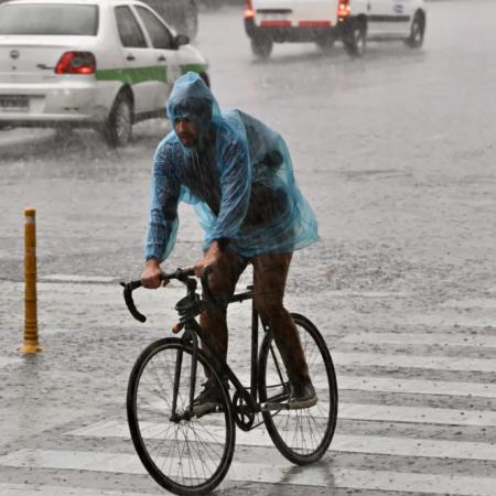 Clima en La Plata hoy: lluvia segura, viento fuerte y máxima de 20 grados