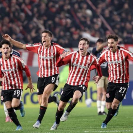 Estudiantes derrotó al DIM sobre el final y selló su clasificación a octavos de la Copa Libertadores
