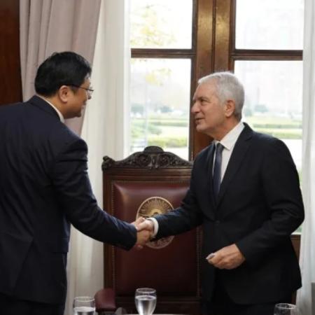 Julio Alak impulsa un plan de seguridad con inteligencia artificial y cooperación tecnológica con China