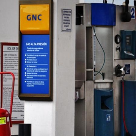 Restricciones de GNC en La Plata: taxistas y remiseros denuncian largas filas y pérdidas económicas