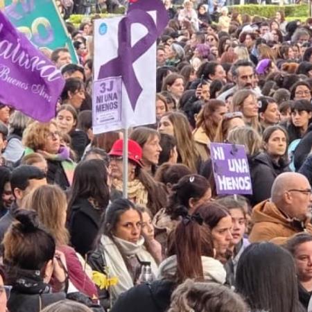 Multitudinaria marcha de Ni Una Menos en La Plata: “Nos queremos vivas, libres y desendeudadas”