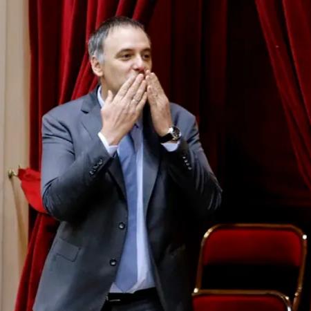Fin: tras meses de crisis política y en medio de un escándalo de corrupción renunció Adorni