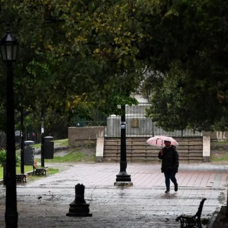Anuncian lluvias para este lunes y anticipan una máxima de 18°C