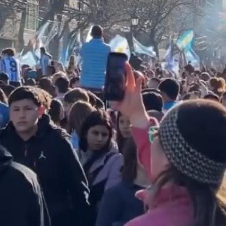 La Plata celebró el pase de Argentina a cuartos de final con una multitud en 7 y 50