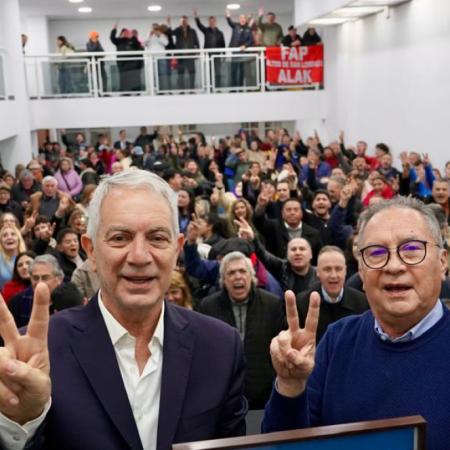 Alak llamó a la unidad del peronismo junto a Alberto y Pablo Descalzo